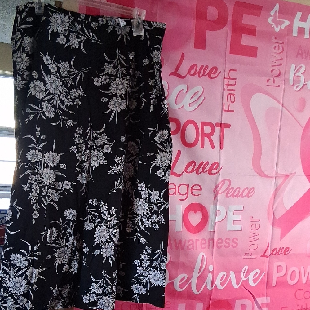 Sag Harbor Black and White Floral Skirt